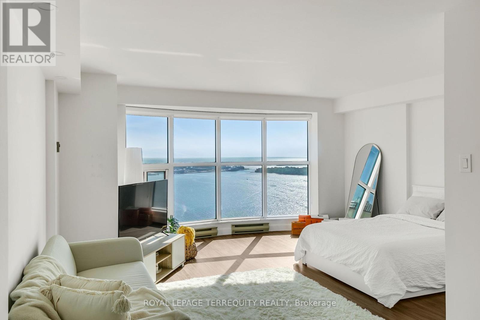 3803 - 99 Harbour Square, Toronto, Ontario  M5J 2H2 - Photo 6 - C12444246