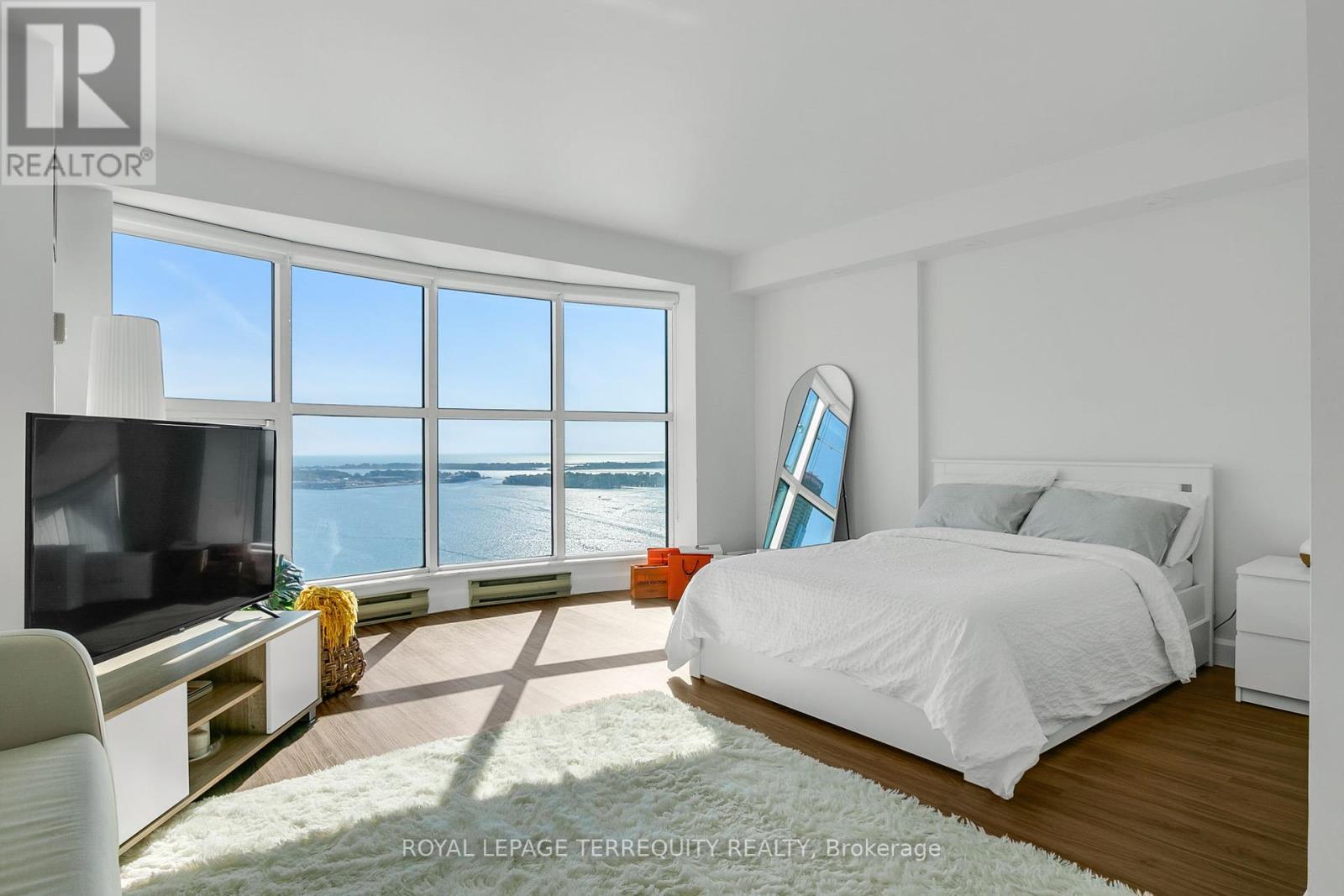 3803 - 99 Harbour Square, Toronto, Ontario  M5J 2H2 - Photo 7 - C12444246