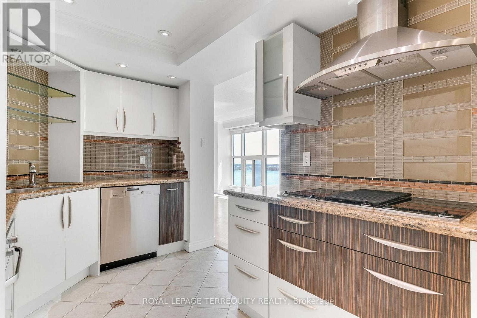 2707 - 77 Harbour Square, Toronto (Waterfront Communities), Ontario  M5J 2S2 - Photo 20 - C12444256