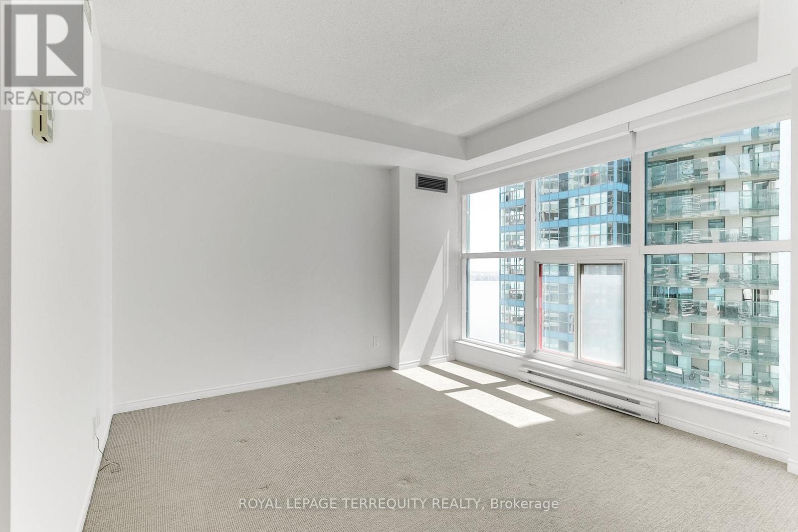 2707 - 77 Harbour Square, Toronto (Waterfront Communities), Ontario  M5J 2S2 - Photo 26 - C12444256