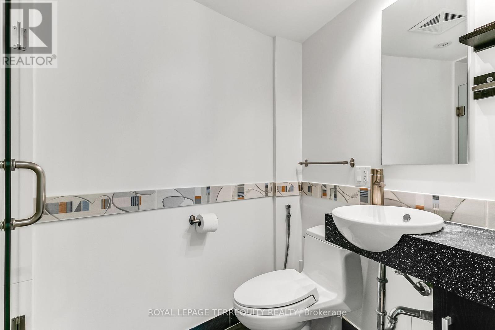 2707 - 77 Harbour Square, Toronto (Waterfront Communities), Ontario  M5J 2S2 - Photo 28 - C12444256
