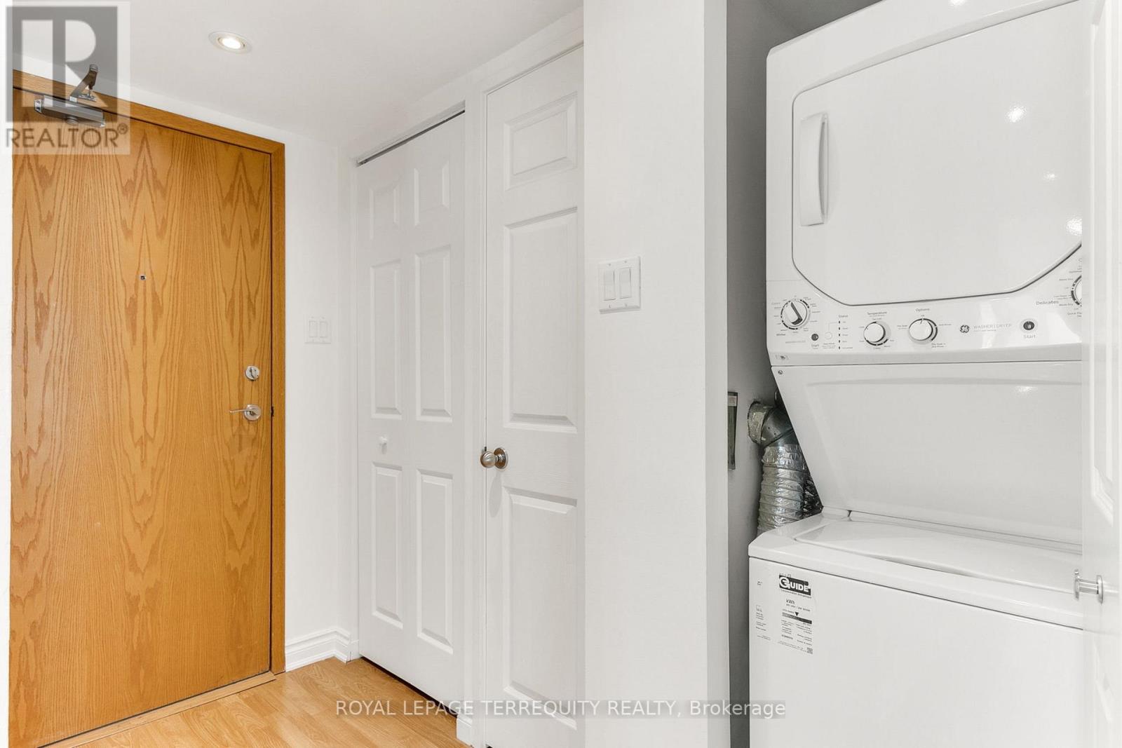 2707 - 77 Harbour Square, Toronto (Waterfront Communities), Ontario  M5J 2S2 - Photo 30 - C12444256