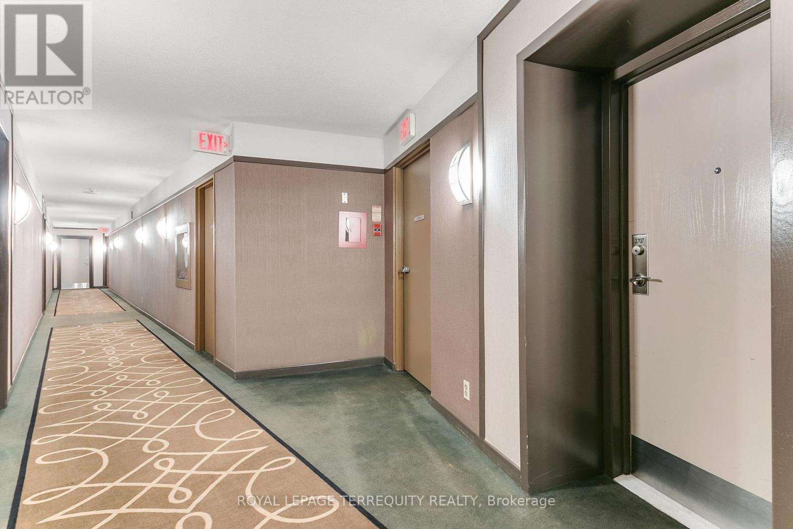2707 - 77 Harbour Square, Toronto (Waterfront Communities), Ontario  M5J 2S2 - Photo 6 - C12444256