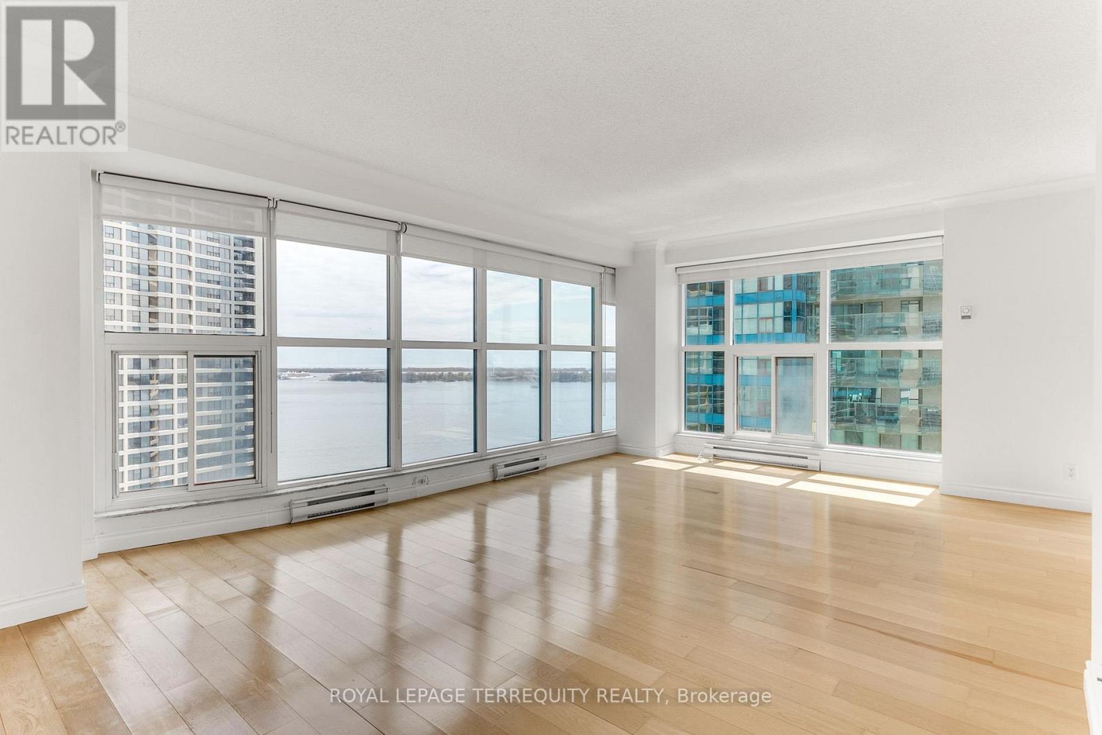2707 - 77 Harbour Square, Toronto (Waterfront Communities), Ontario  M5J 2S2 - Photo 8 - C12444256