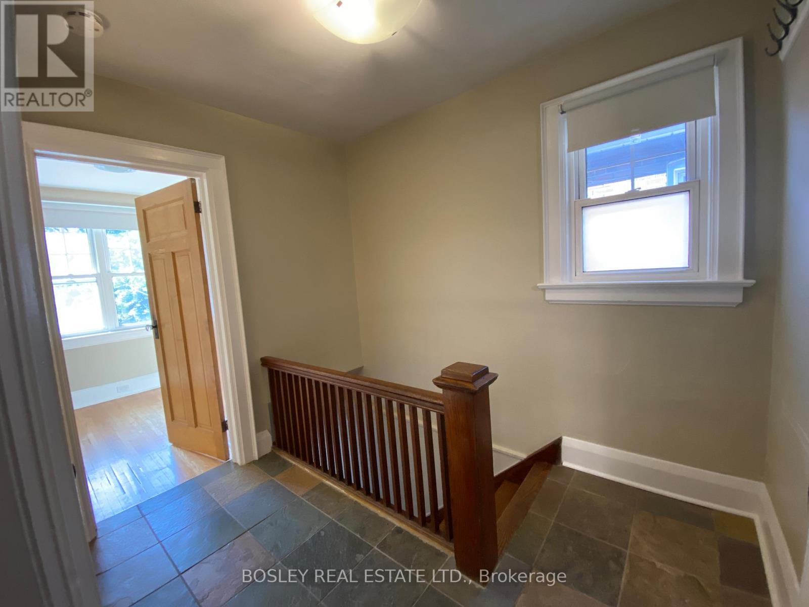 #2 (Upper) - 33 Lorindale Avenue, Toronto, Ontario  M5M 3C3 - Photo 2 - C12444257