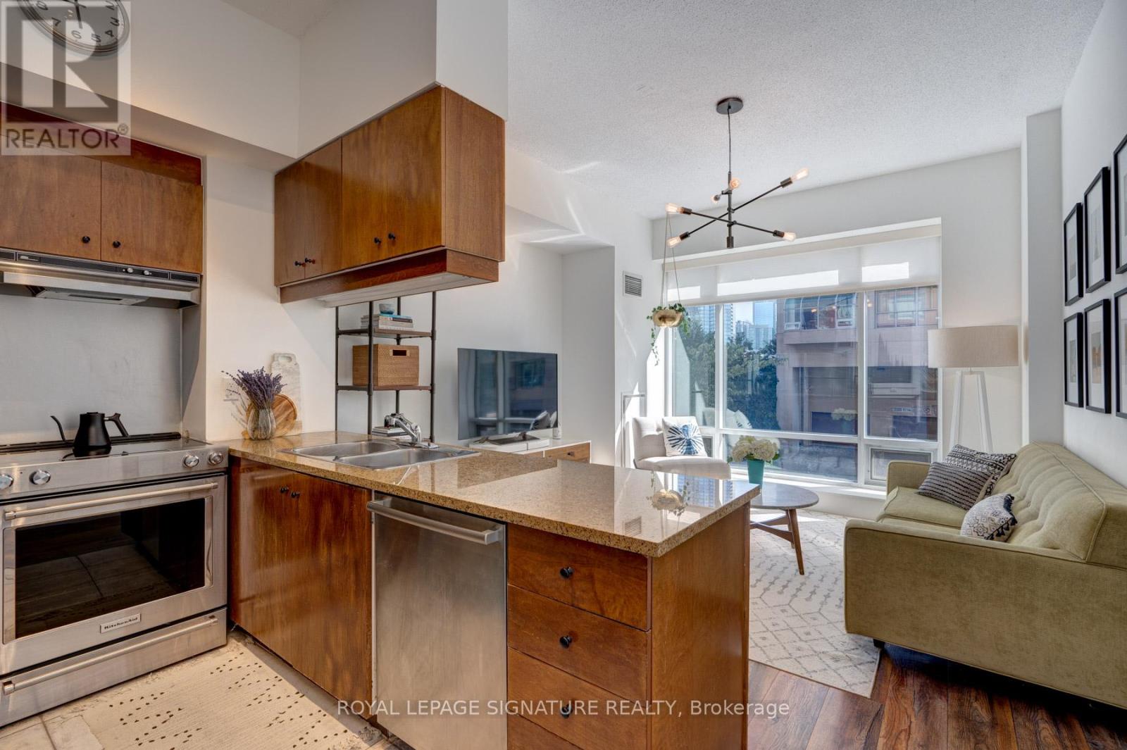 208e - 500 Queens Quay W, Toronto, Ontario  M5V 3K8 - Photo 10 - C12444259