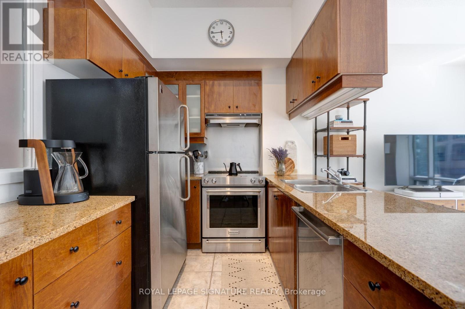 208e - 500 Queens Quay W, Toronto, Ontario  M5V 3K8 - Photo 9 - C12444259