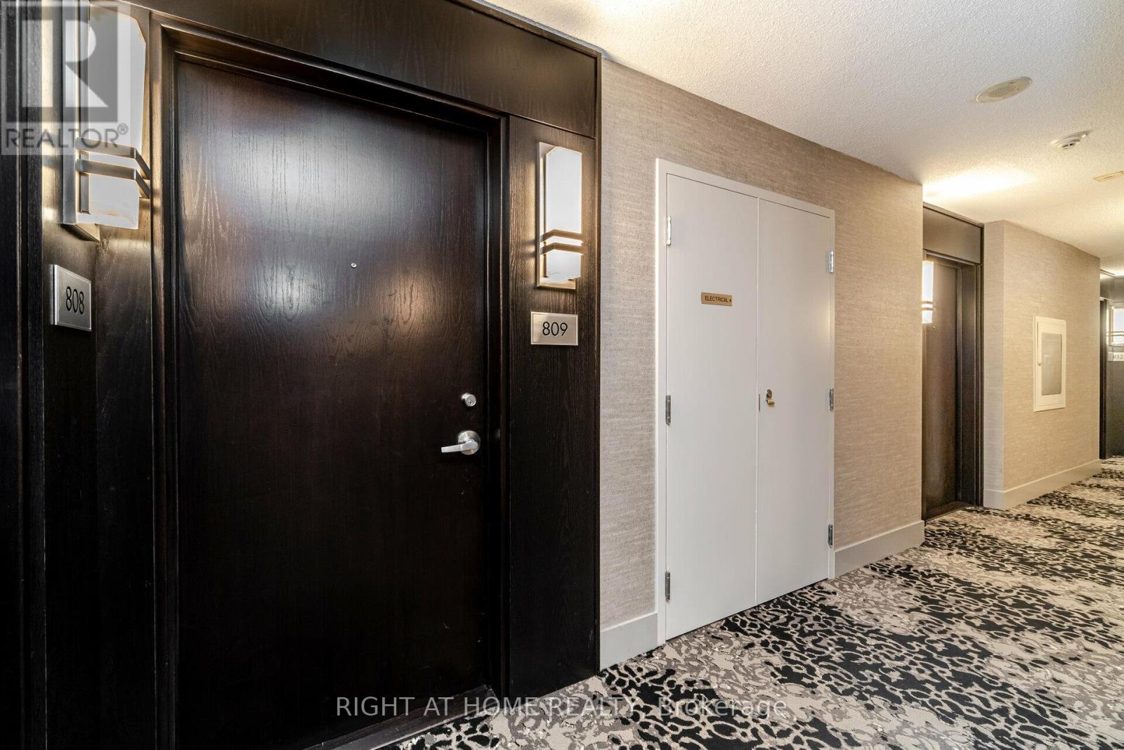 809 - 8 York Street S, Toronto, Ontario  M5J 2Y2 - Photo 4 - C12444315
