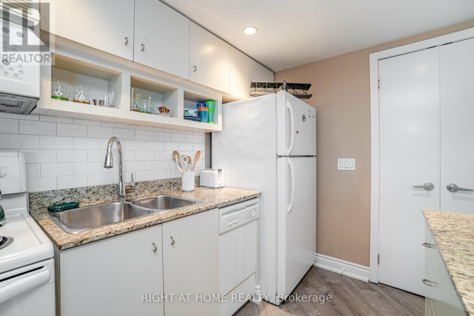 809 - 8 York Street S, Toronto, Ontario  M5J 2Y2 - Photo 6 - C12444315