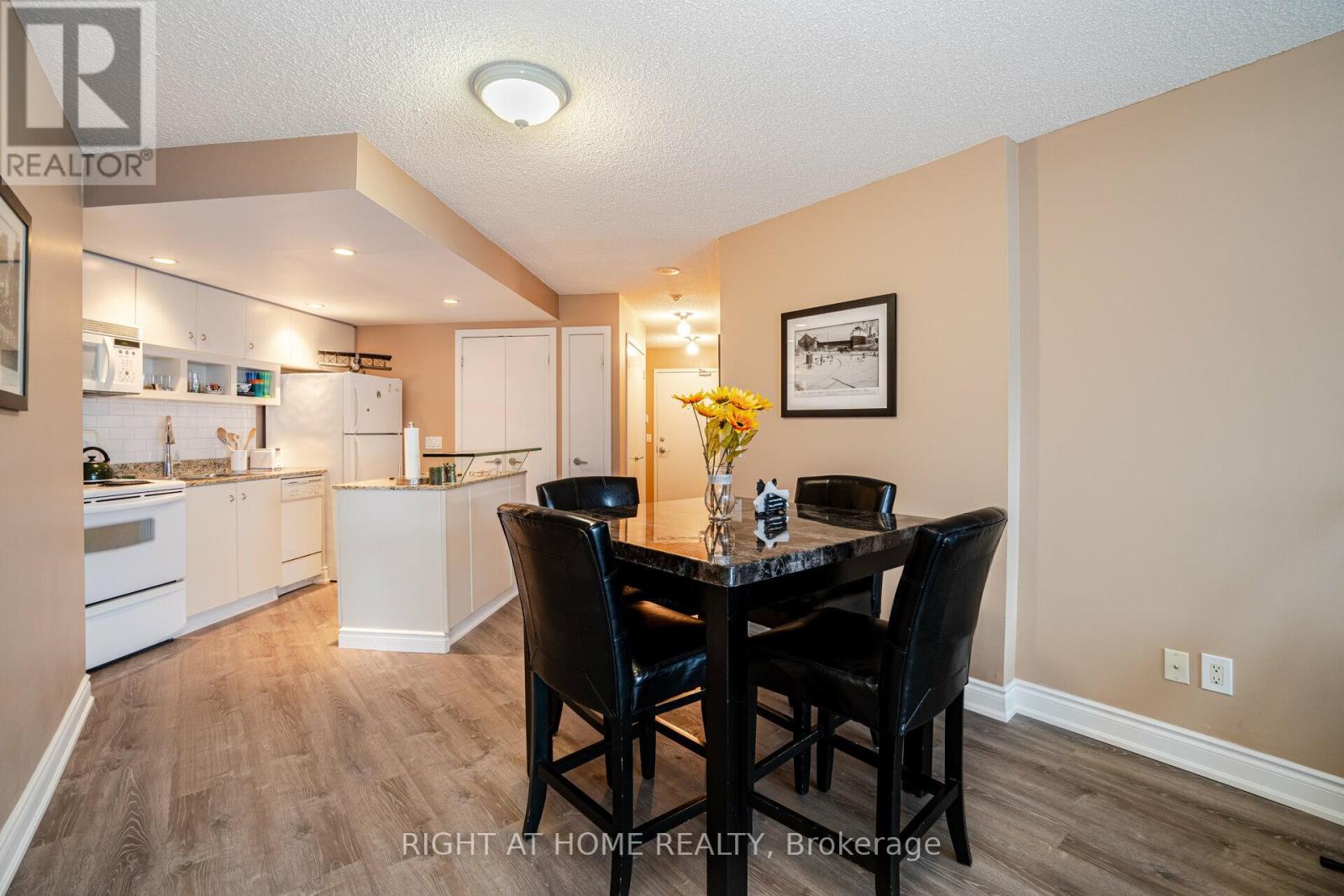 809 - 8 York Street S, Toronto, Ontario  M5J 2Y2 - Photo 9 - C12444315