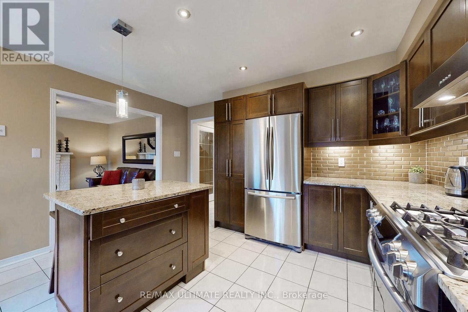 25 Winterberry Drive, Whitby (Rolling Acres), Ontario  L1R 1Z2 - Photo 9 - E12444341