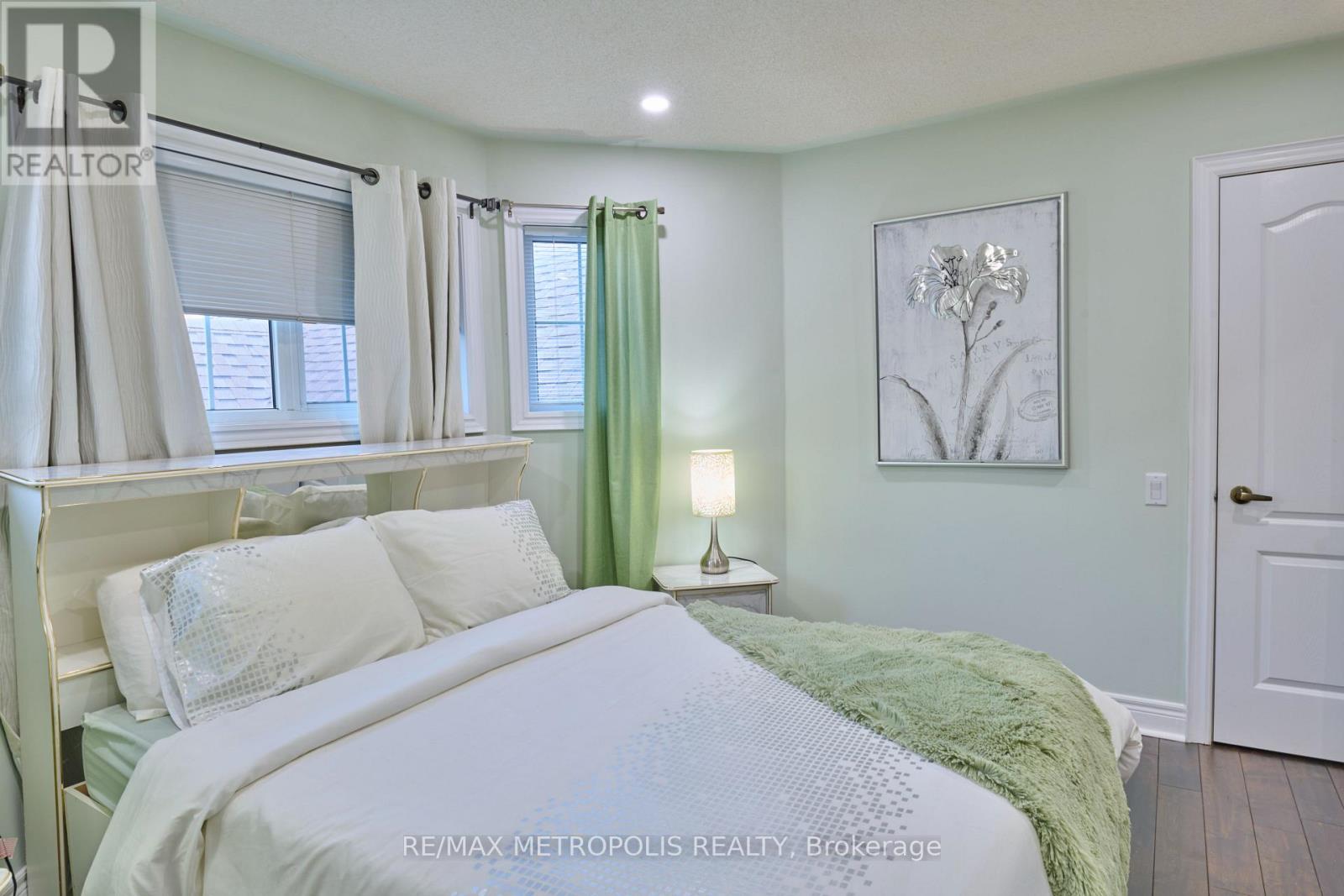 4 Champion Court, Brampton (Credit Valley), Ontario  L6Y 5G9 - Photo 26 - W12443242