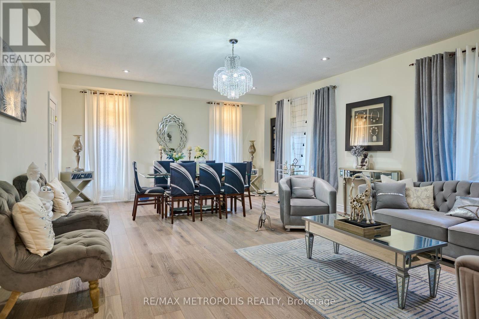4 Champion Court, Brampton (Credit Valley), Ontario  L6Y 5G9 - Photo 15 - W12443242