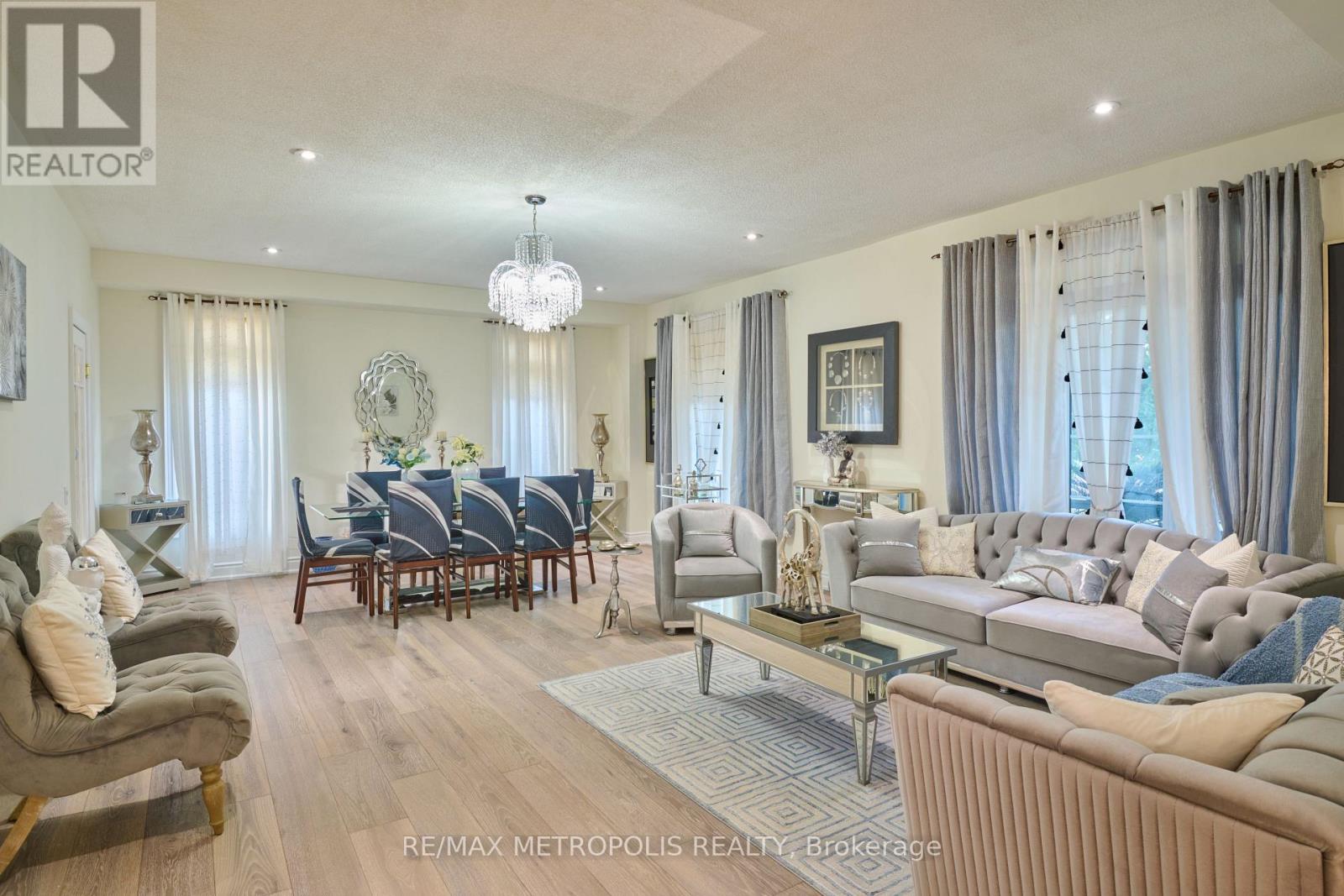 4 Champion Court, Brampton (Credit Valley), Ontario  L6Y 5G9 - Photo 23 - W12443242