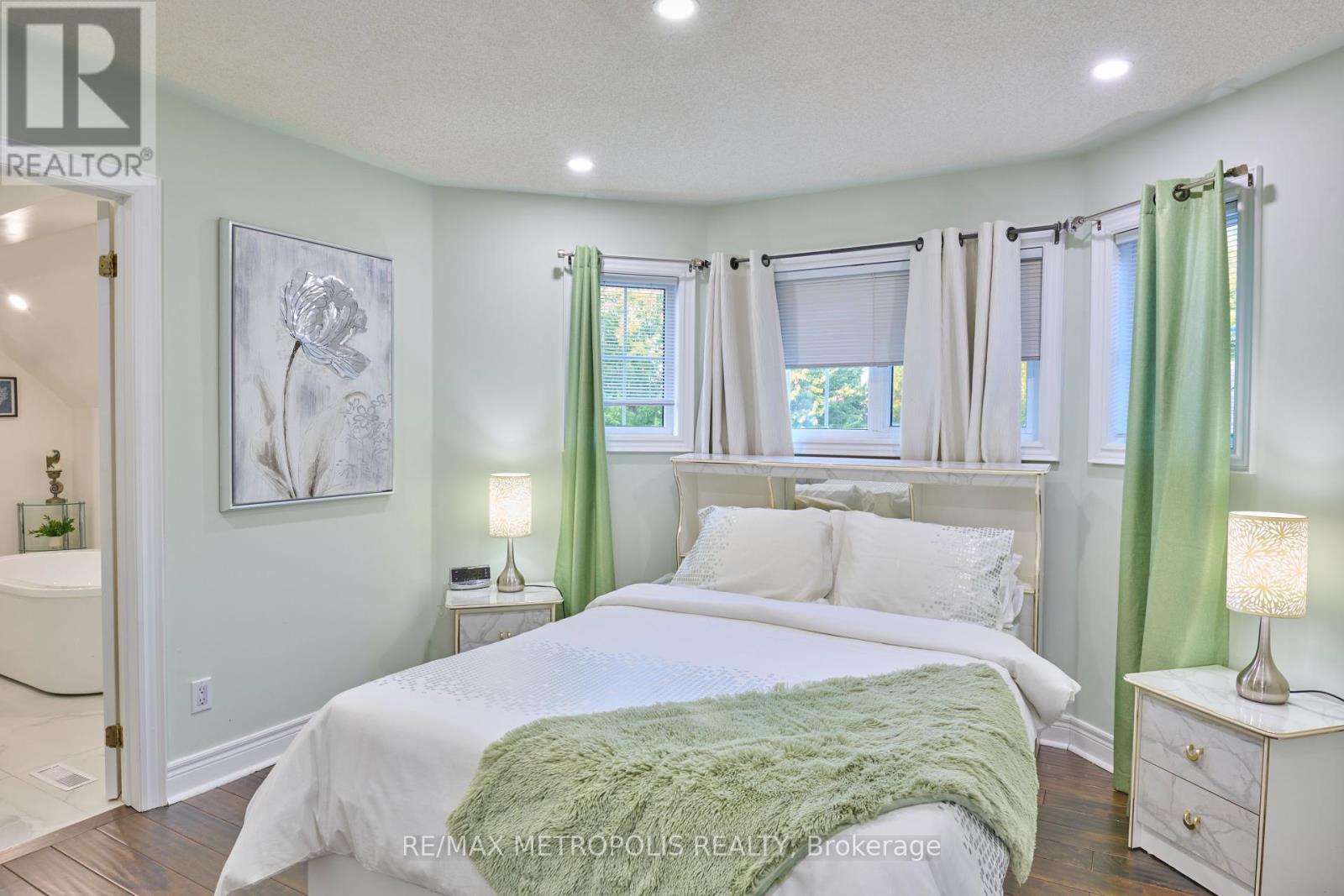 4 Champion Court, Brampton (Credit Valley), Ontario  L6Y 5G9 - Photo 25 - W12443242