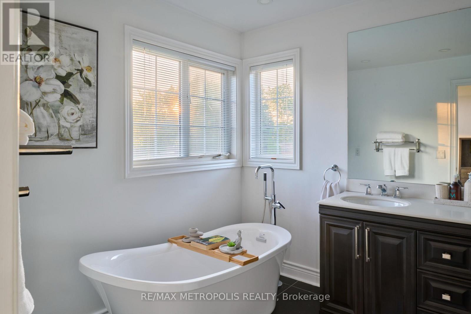 4 Champion Court, Brampton (Credit Valley), Ontario  L6Y 5G9 - Photo 34 - W12443242