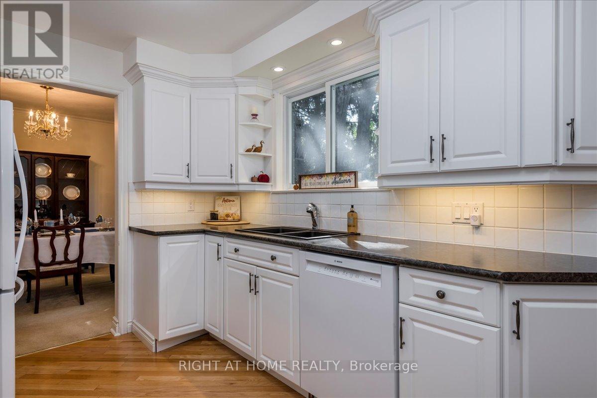 140 Orsi Drive, Newmarket (Gorham-College Manor), Ontario  L3Y 3H6 - Photo 10 - N12444224