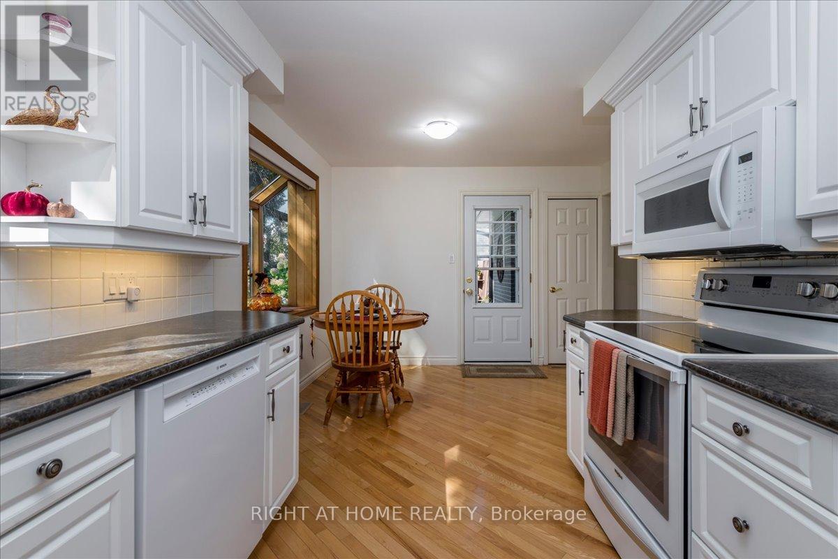 140 Orsi Drive, Newmarket (Gorham-College Manor), Ontario  L3Y 3H6 - Photo 13 - N12444224