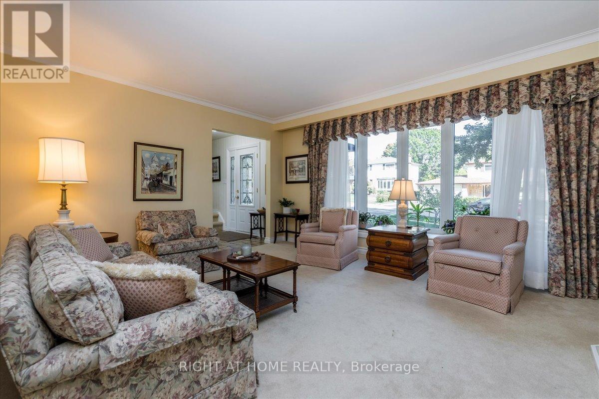 140 Orsi Drive, Newmarket (Gorham-College Manor), Ontario  L3Y 3H6 - Photo 5 - N12444224