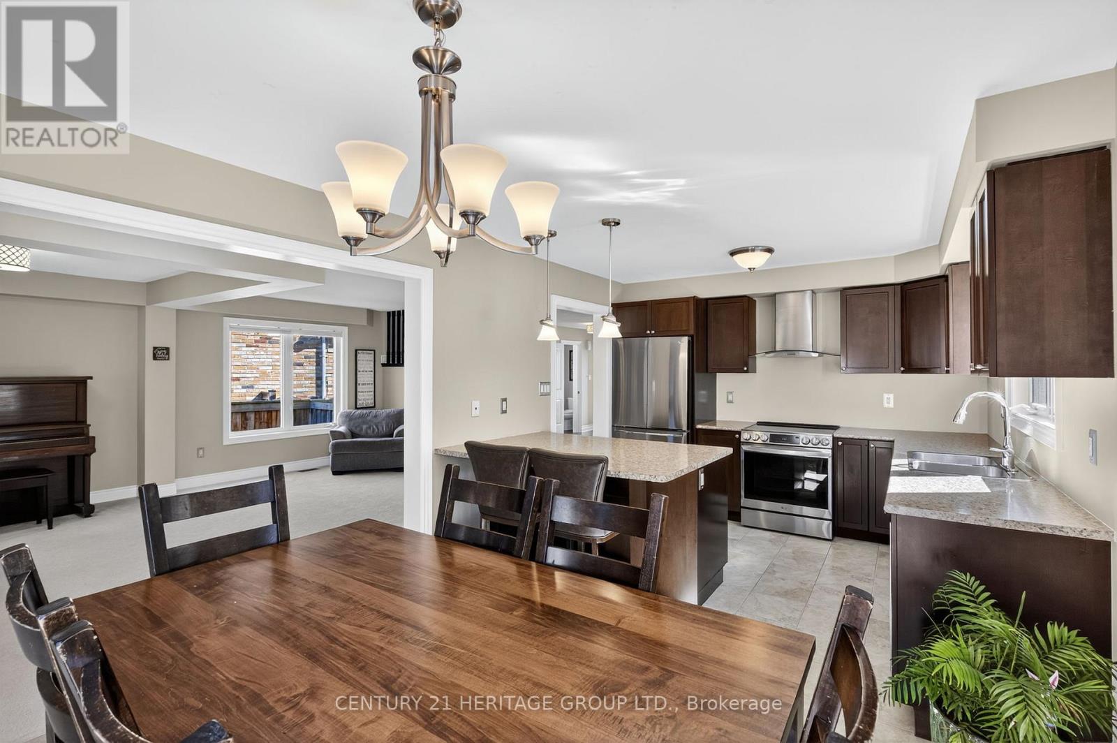 63 Jewelwing Court, Bradford West Gwillimbury (Bradford), Ontario  L3Z 0N7 - Photo 13 - N12444286