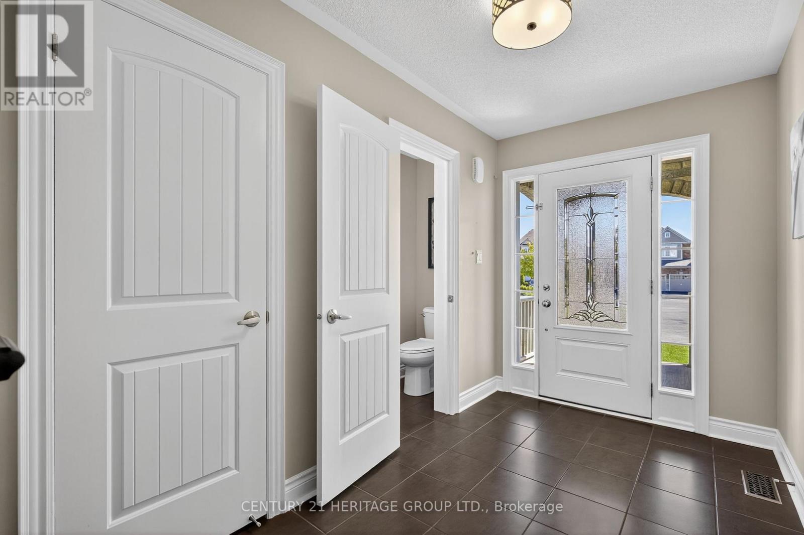 63 Jewelwing Court, Bradford West Gwillimbury (Bradford), Ontario  L3Z 0N7 - Photo 5 - N12444286