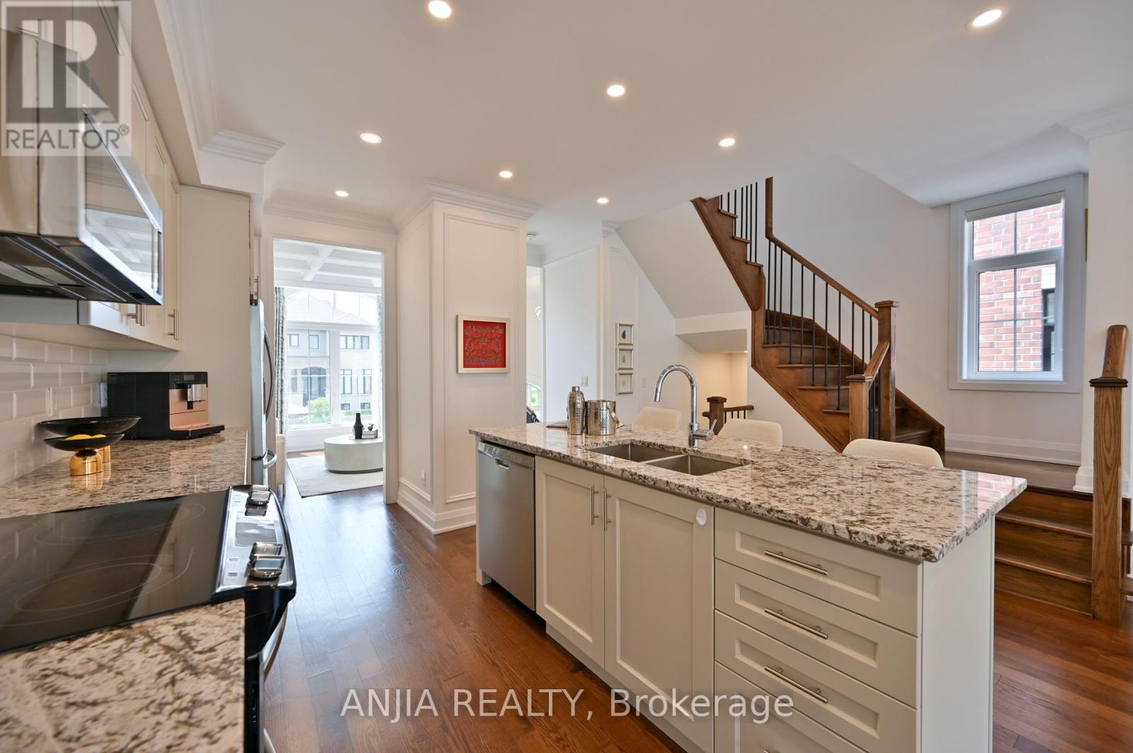 37 Duncombe Lane, Richmond Hill (South Richvale), Ontario  L4C 1C2 - Photo 13 - N12444307