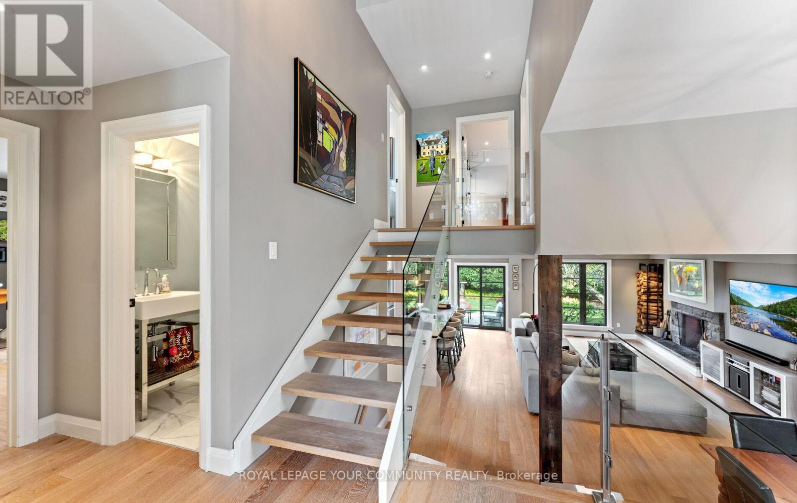12 Glenview Drive, Aurora, Ontario  L4G 2G8 - Photo 6 - N12444328