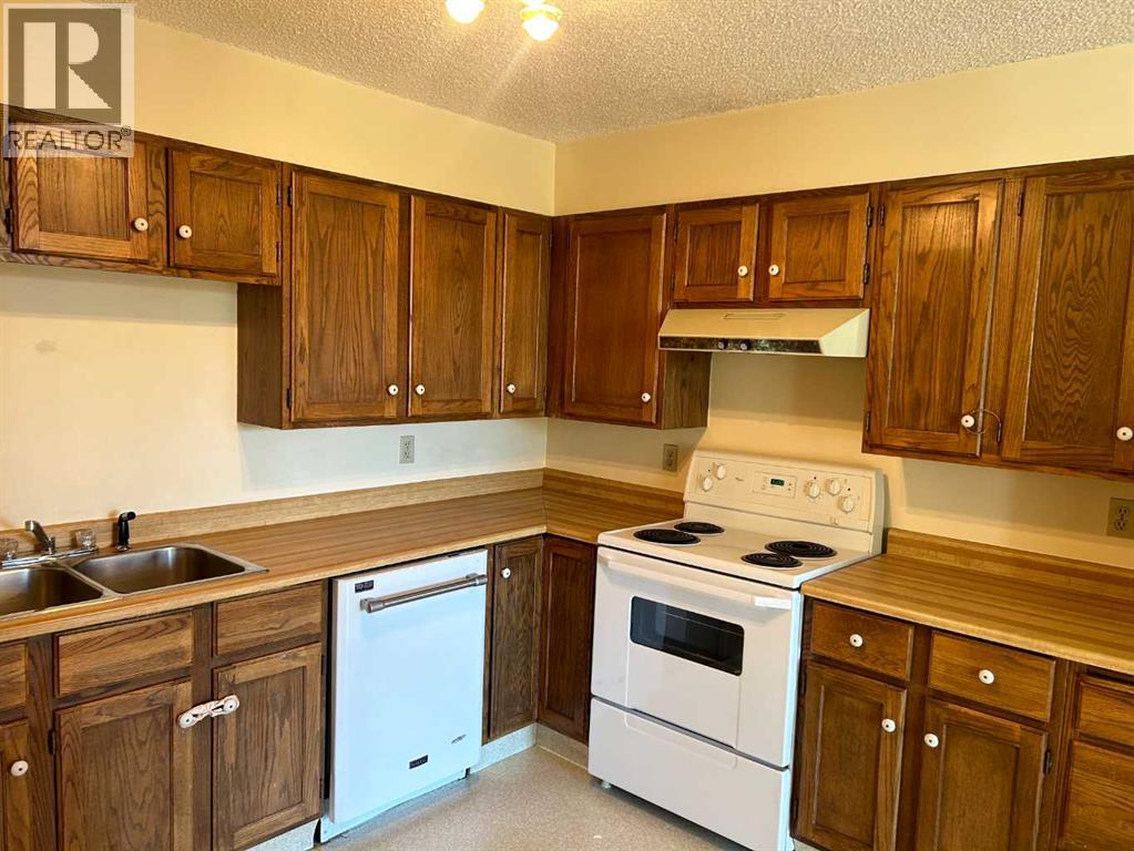 305, 145 Point Drive Nw, Calgary, Alberta  T3B 4W1 - Photo 11 - A2240036