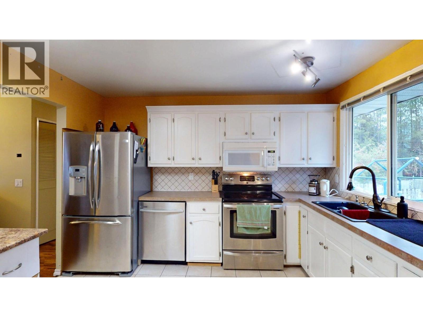 165 Cody Crescent, Elkford, British Columbia  V0B 1H0 - Photo 11 - 10364846