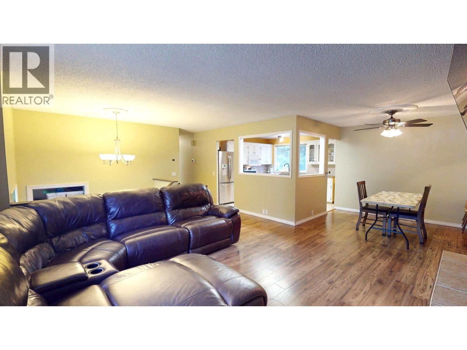 165 Cody Crescent, Elkford, British Columbia  V0B 1H0 - Photo 3 - 10364846