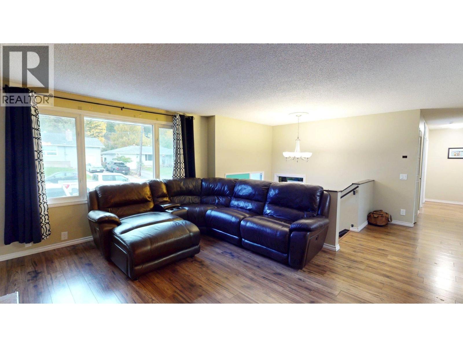 165 Cody Crescent, Elkford, British Columbia  V0B 1H0 - Photo 4 - 10364846