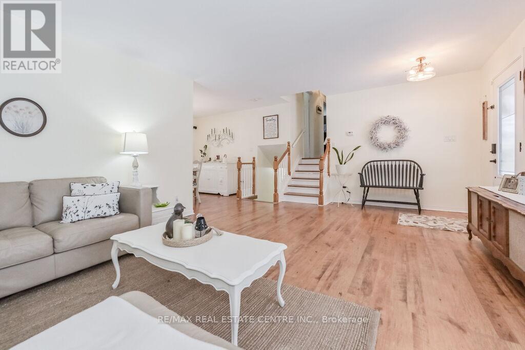 18 Townline, Orangeville, Ontario  L9W 3H3 - Photo 9 - W12444233