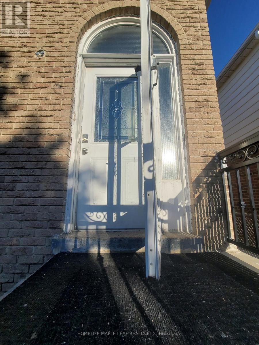 10 Pickard Lane, Brampton, Ontario  L6Y 2M5 - Photo 2 - W12444252