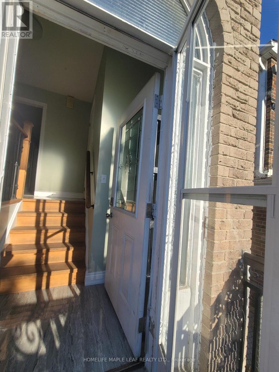 10 Pickard Lane, Brampton, Ontario  L6Y 2M5 - Photo 3 - W12444252