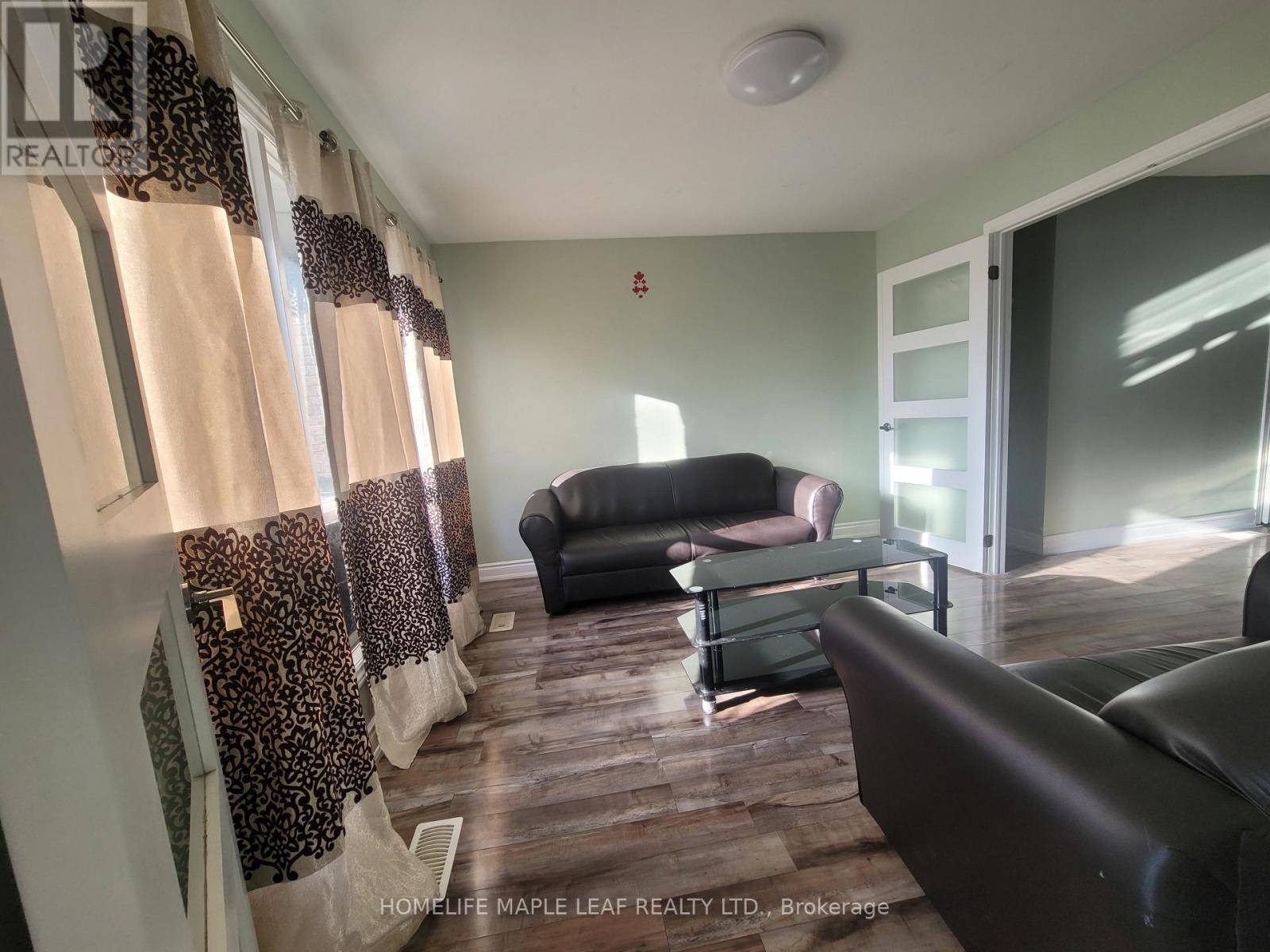 10 Pickard Lane, Brampton, Ontario  L6Y 2M5 - Photo 4 - W12444252