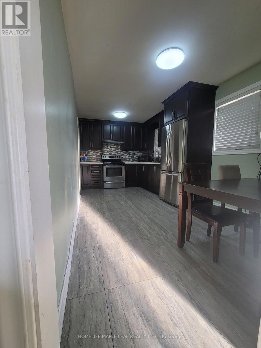 10 Pickard Lane, Brampton, Ontario  L6Y 2M5 - Photo 5 - W12444252
