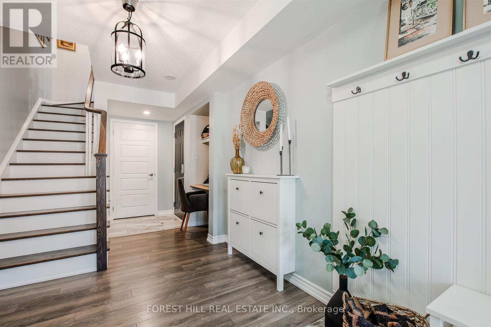 556 Buckeye Court, Milton (Cb Cobban), Ontario  L9T 7E7 - Photo 6 - W12444258
