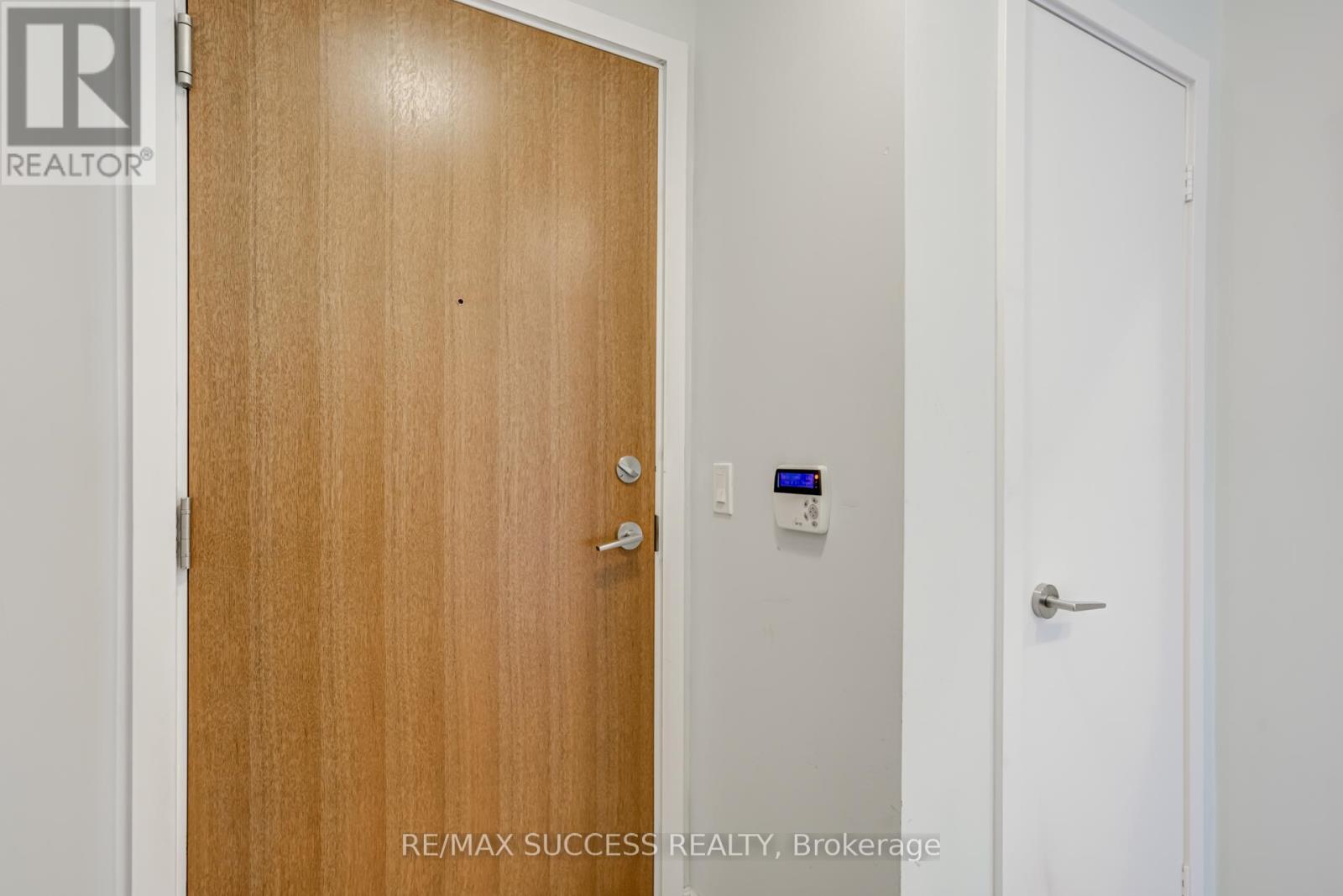 1807 - 20 Shore Breeze Avenue, Toronto (Mimico), Ontario  M8V 0C7 - Photo 4 - W12444266