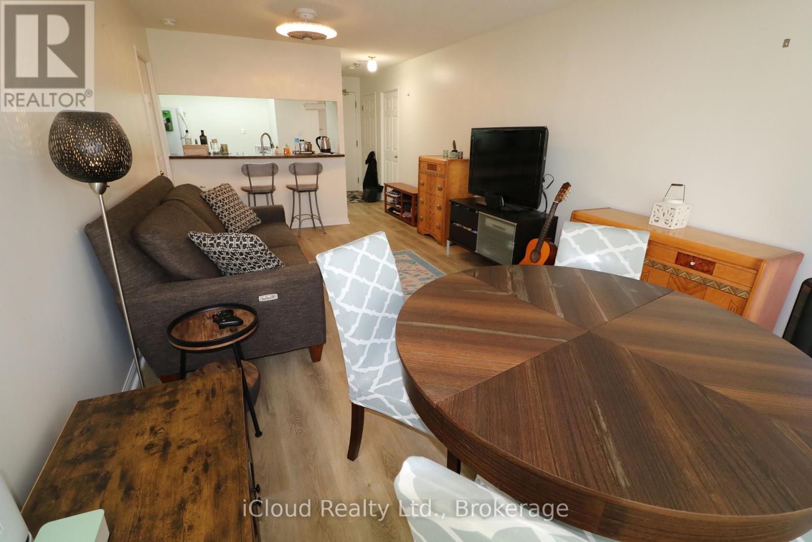 1502 - 101 Subway Crescent, Toronto, Ontario  M9B 6K4 - Photo 4 - W12444268