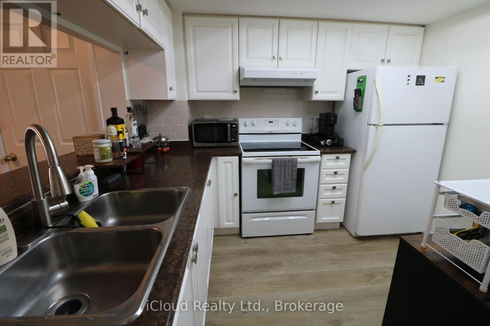 1502 - 101 Subway Crescent, Toronto, Ontario  M9B 6K4 - Photo 5 - W12444268