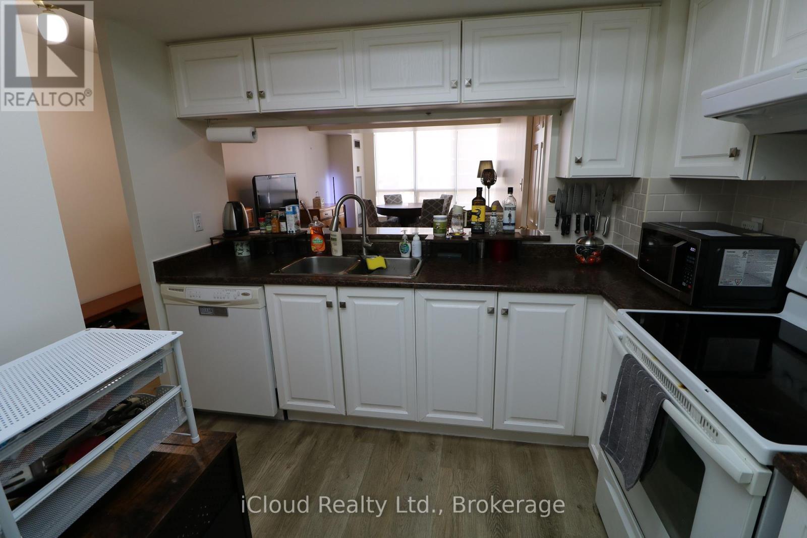 1502 - 101 Subway Crescent, Toronto, Ontario  M9B 6K4 - Photo 6 - W12444268