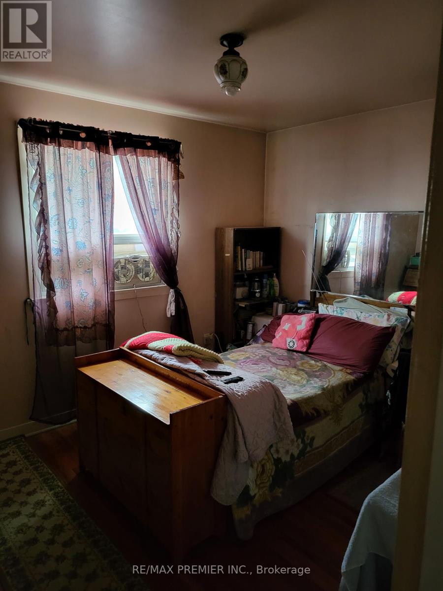 53 Rosefair Crescent, Toronto (West Humber-Clairville), Ontario  M9W 3B1 - Photo 12 - W12444332