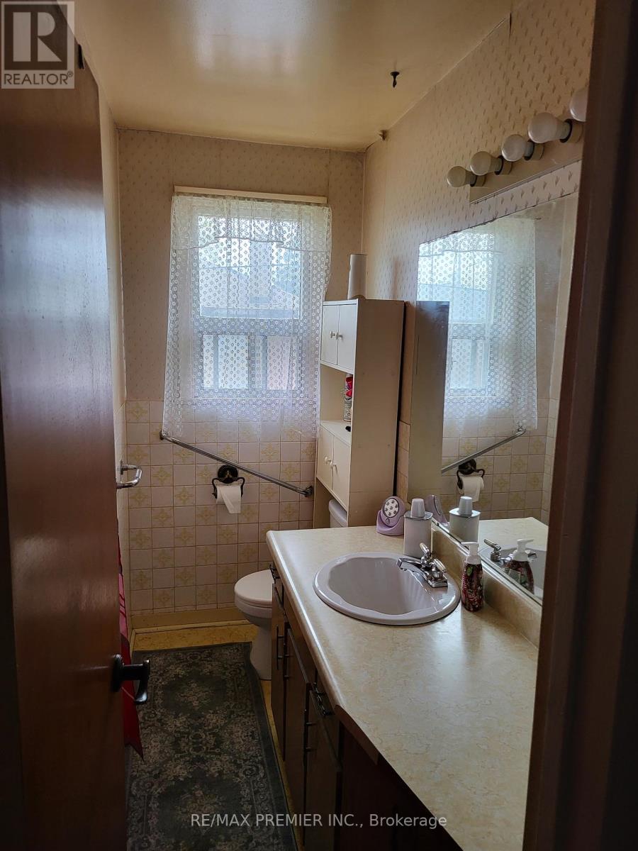 53 Rosefair Crescent, Toronto (West Humber-Clairville), Ontario  M9W 3B1 - Photo 14 - W12444332