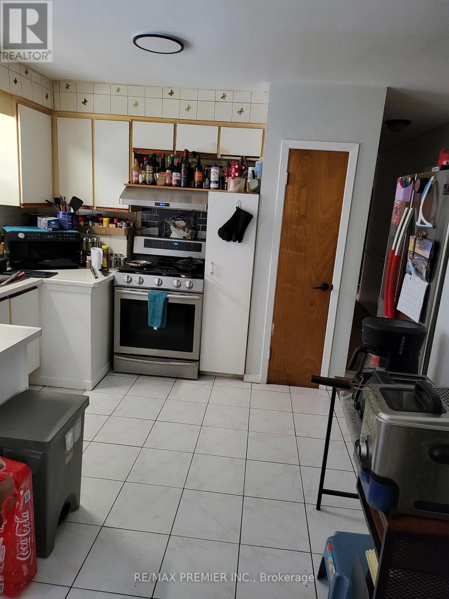 53 Rosefair Crescent, Toronto (West Humber-Clairville), Ontario  M9W 3B1 - Photo 6 - W12444332