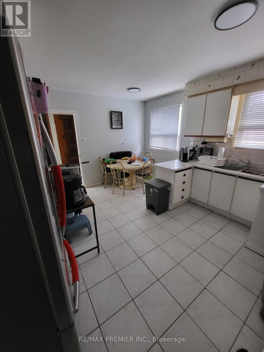 53 Rosefair Crescent, Toronto (West Humber-Clairville), Ontario  M9W 3B1 - Photo 9 - W12444332