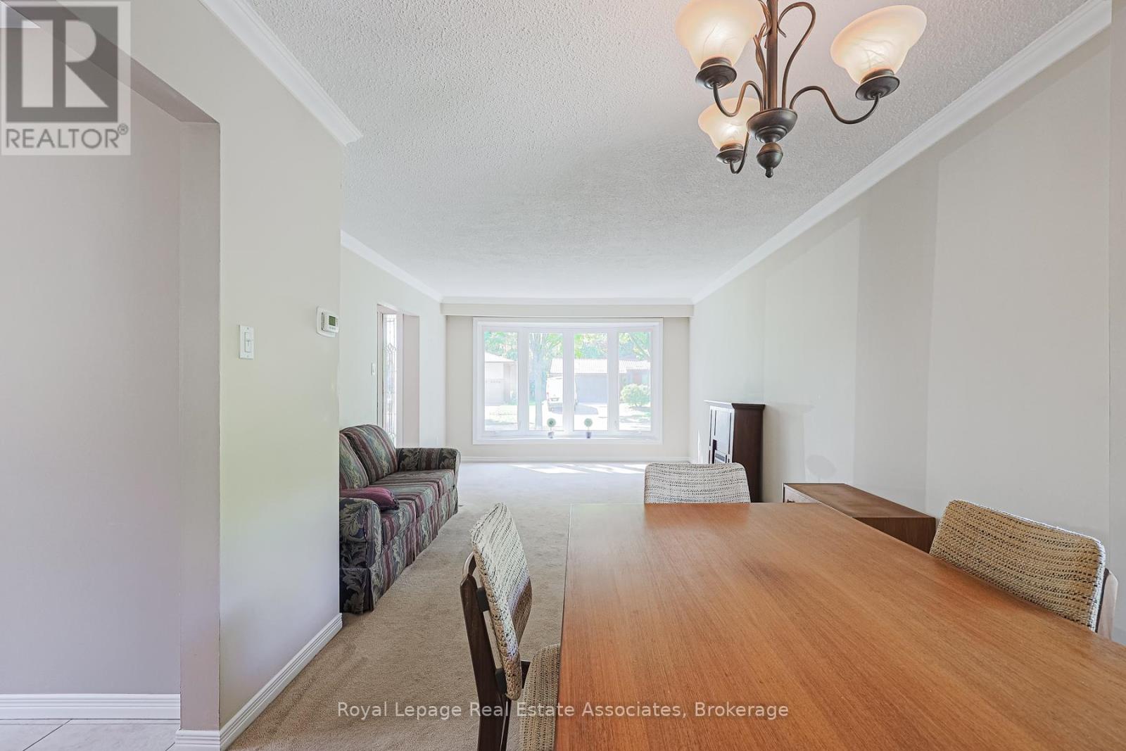 958 Fletcher Valley Crescent, Mississauga, Ontario  L5J 2X7 - Photo 10 - W12444345
