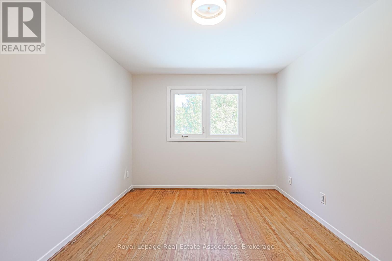 958 Fletcher Valley Crescent, Mississauga, Ontario  L5J 2X7 - Photo 17 - W12444345