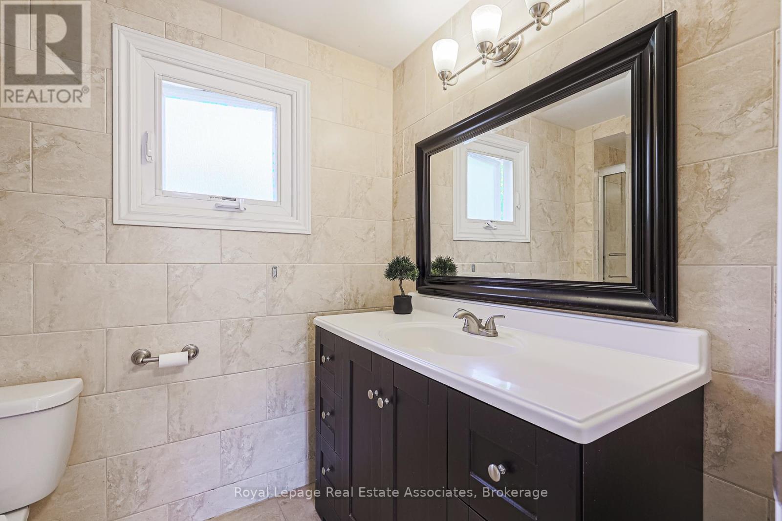 958 Fletcher Valley Crescent, Mississauga, Ontario  L5J 2X7 - Photo 20 - W12444345