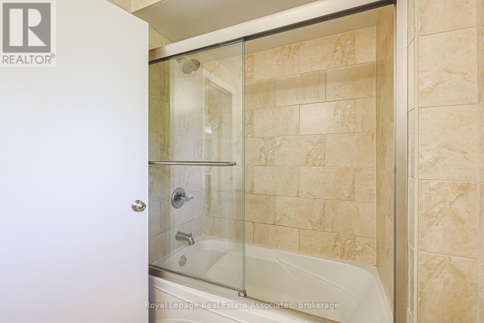958 Fletcher Valley Crescent, Mississauga, Ontario  L5J 2X7 - Photo 21 - W12444345