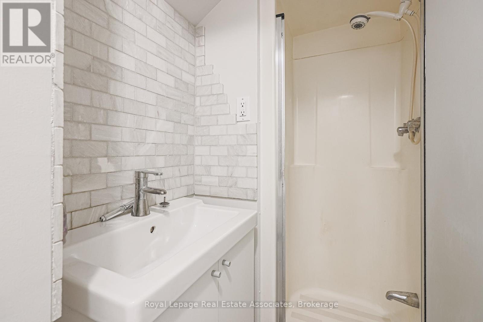 958 Fletcher Valley Crescent, Mississauga, Ontario  L5J 2X7 - Photo 30 - W12444345